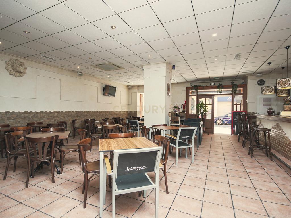 Traspasse de Café Bar totalmente operacional em Torrellano – Pronto para começar! - Image 30