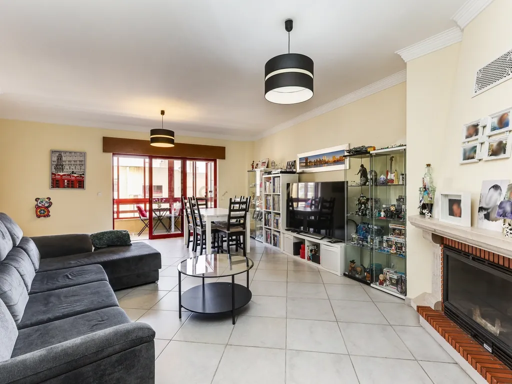 Apartamento T3 com 129m2 e Garagem, na Quinta Da Piedade - Image 9