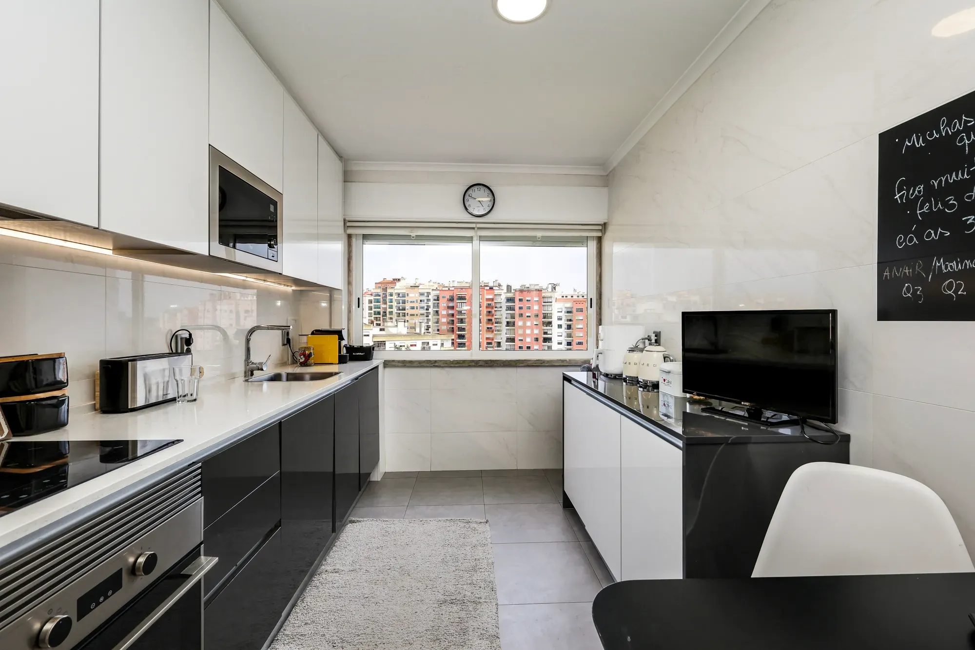 Fotografia 9 de Apartamento T3 Remodelado em Massamá (Rua Miguel Torga)