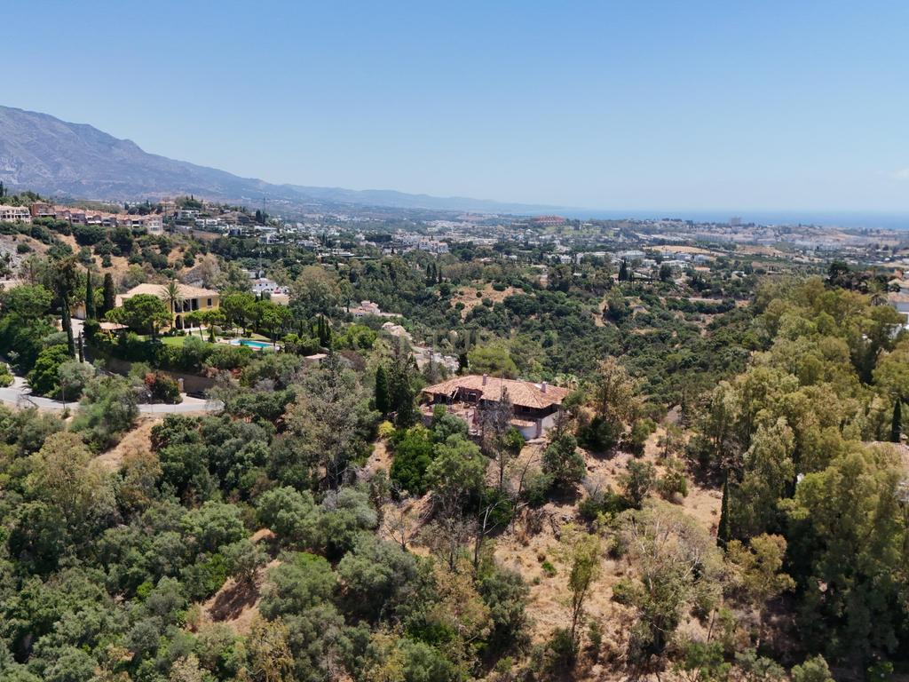 Terreno Exclusivo no Ponto Mais Alto de Los Almendros, Benahavís – 7000 m² com Vista Panorâmica para o Mar e o Golfe - Image 7