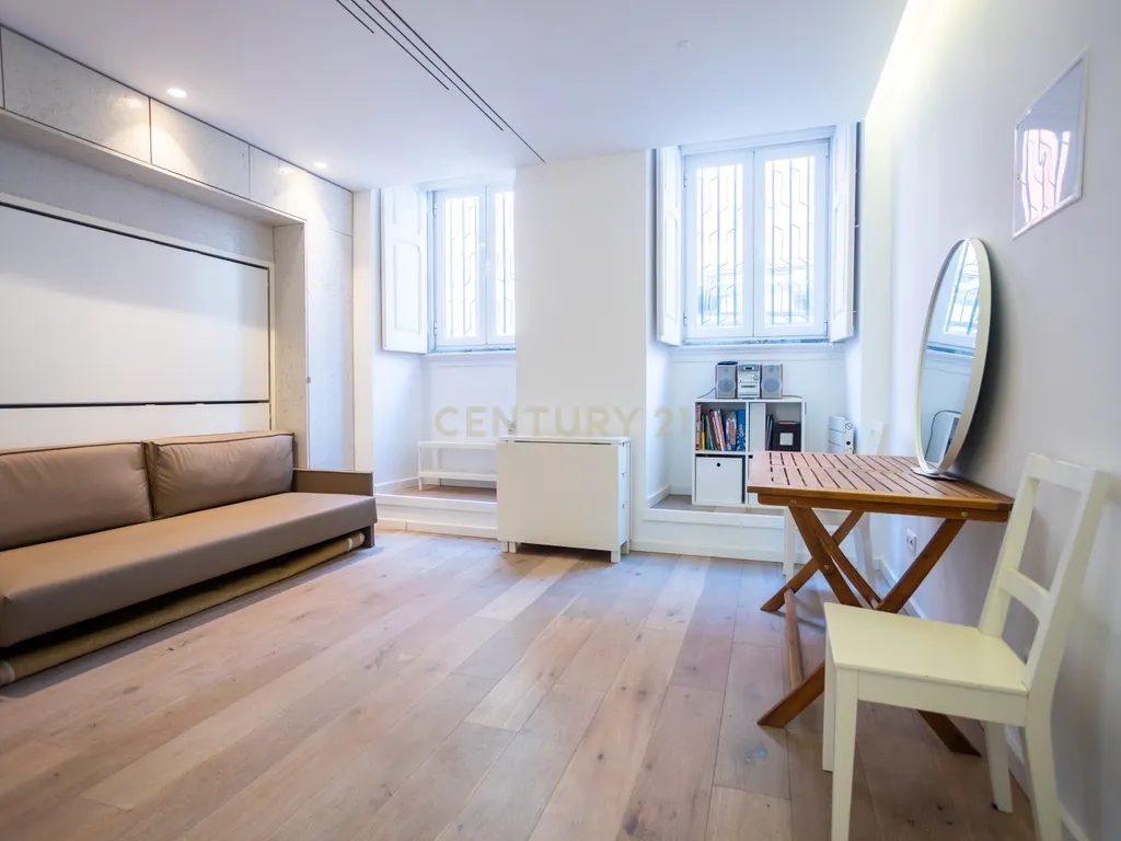 Apartamento T1+1 com logradouro a venda em Campo de Ourique! - Image 1