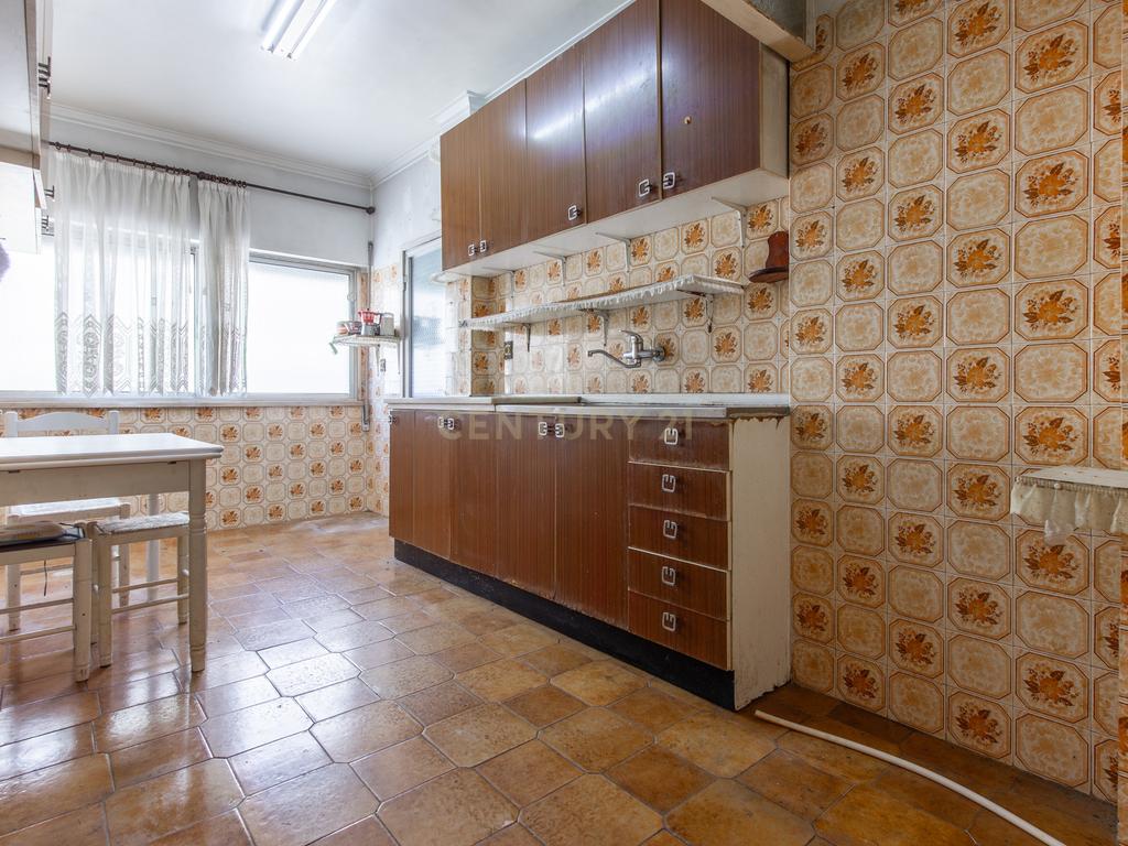 Apartamento T4 - Venda Nova - Image 4