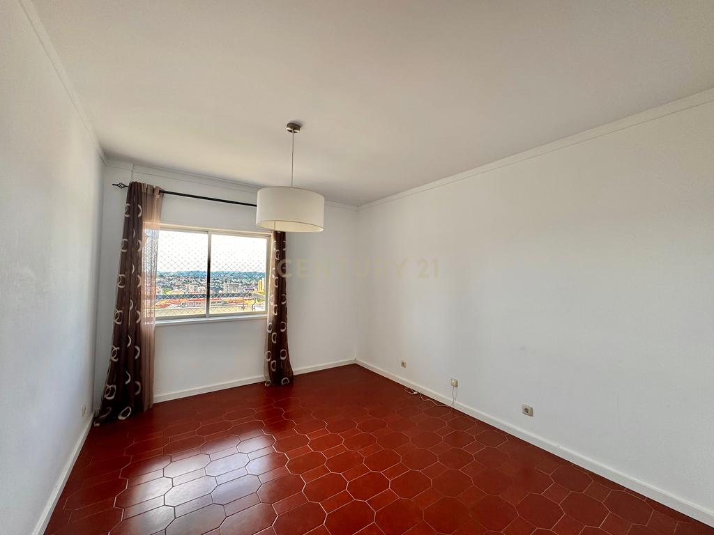 Apartamento T4 no centro de Santo Tirso - Image 13