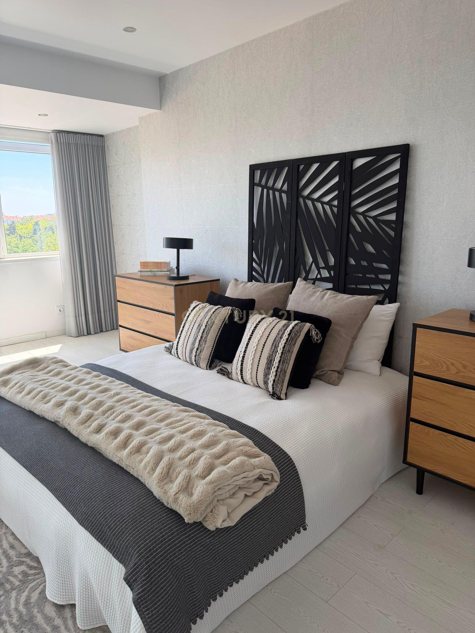 Duplex T4 - Convertido em T3 - Costa da Guia - Cascais - Aceita se Permuta