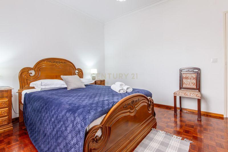 Moradia T4 com Vista para o Campo e Cidade em Localização Privilegiada -Charneca da Caparica, Almada - Image 22