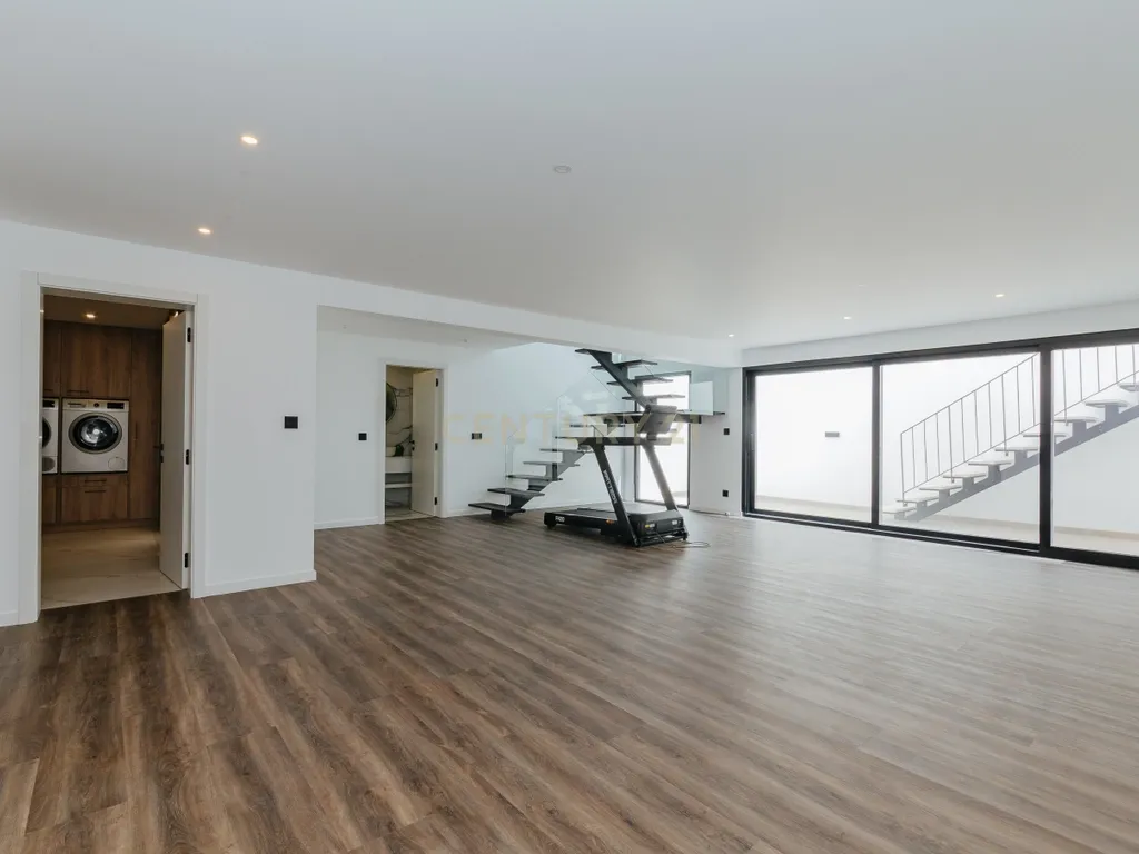 Moradia T4 com piscina e 3 suites | A escolha inteligente para viver com mais espaço a minutos de Lisboa - Image 41