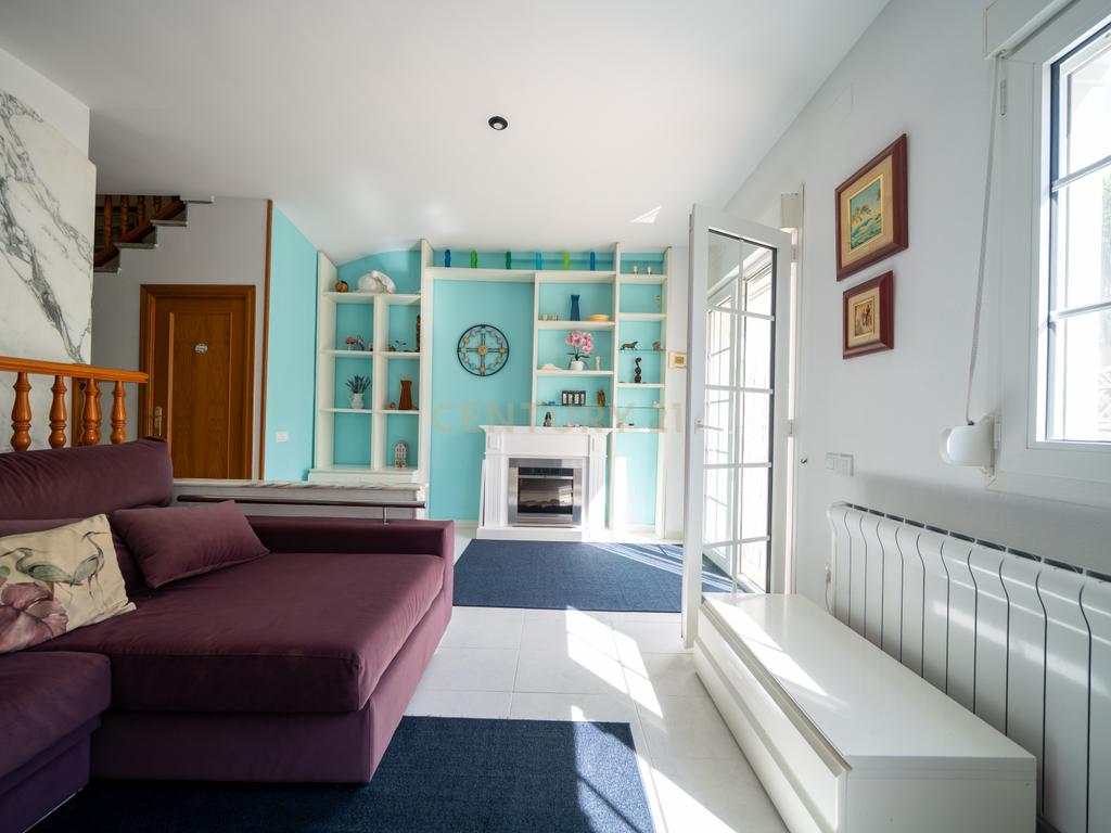 Apresentamos-lhe uma magnífica moradia em Cambrils — perfeita para quem procura conforto, estilo e excelente qualidade de vida na Costa Dourada. - Image 23