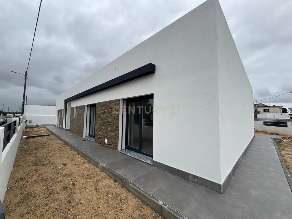 Moradia T3 Térrea Isolada com 3 suítes | Quinta do Anjo - Image 13