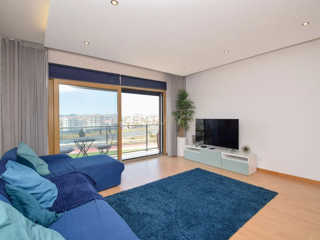 Apartamento T3 com Áreas Generosas e Vista Desafogada - Image 4