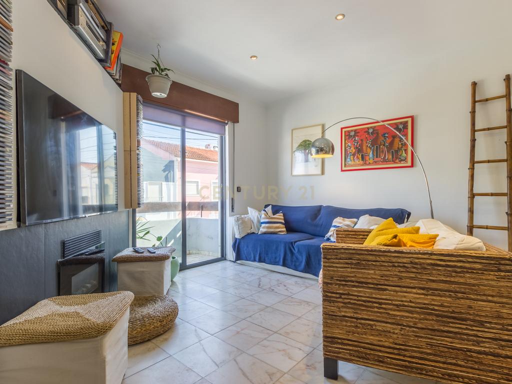 Quinta do Conde - Andar de moradia, 1º andar , com varandas e quatro quartos - Image 10