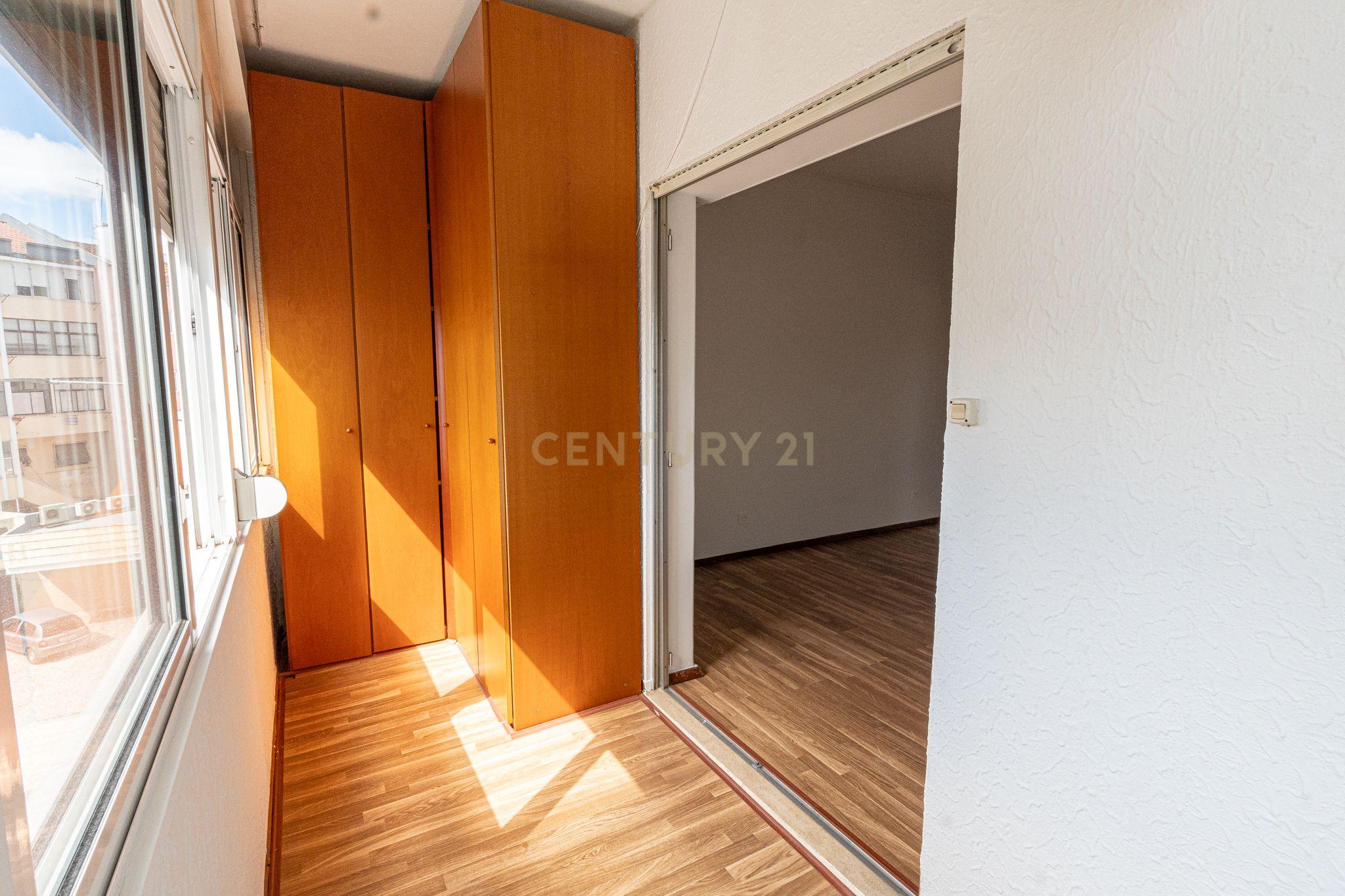Fotografia 8 de Fantástico T2 nas Olaias: Elegância, Conforto e Luminosidade.