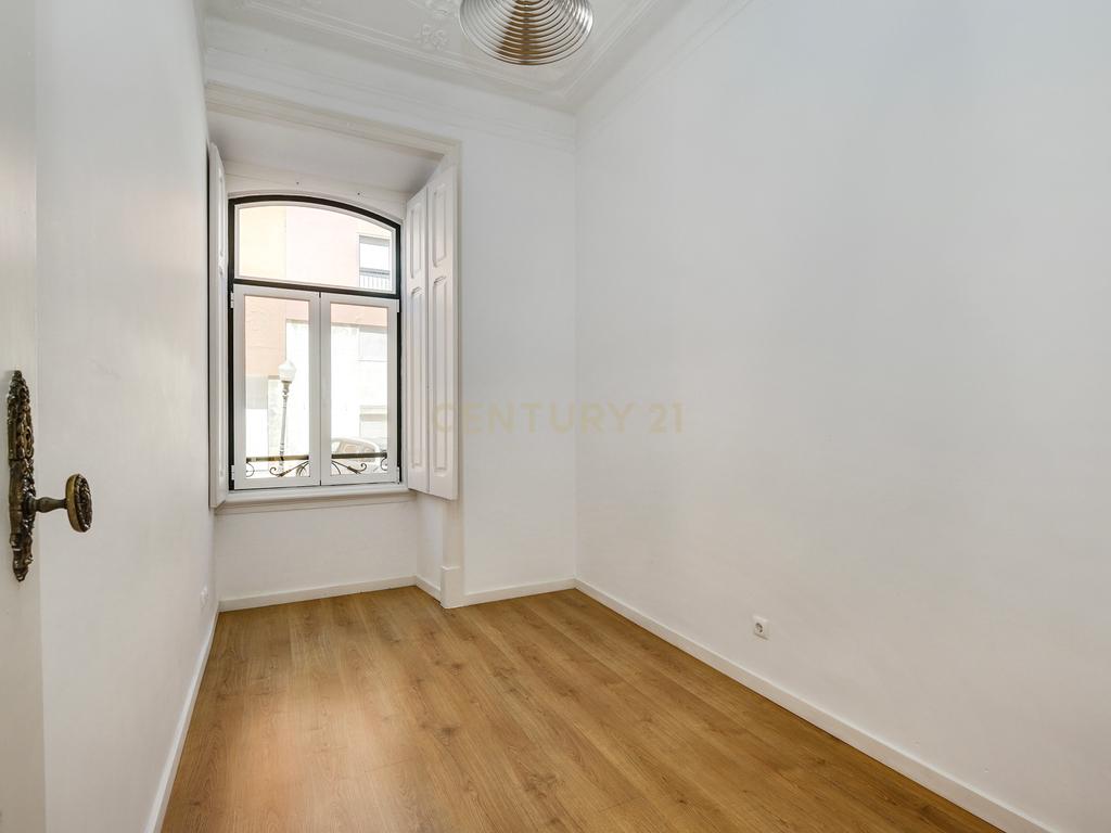 Arrendamento de Apartamento T3, Renovado, na Lapa - Estrela - Image 18