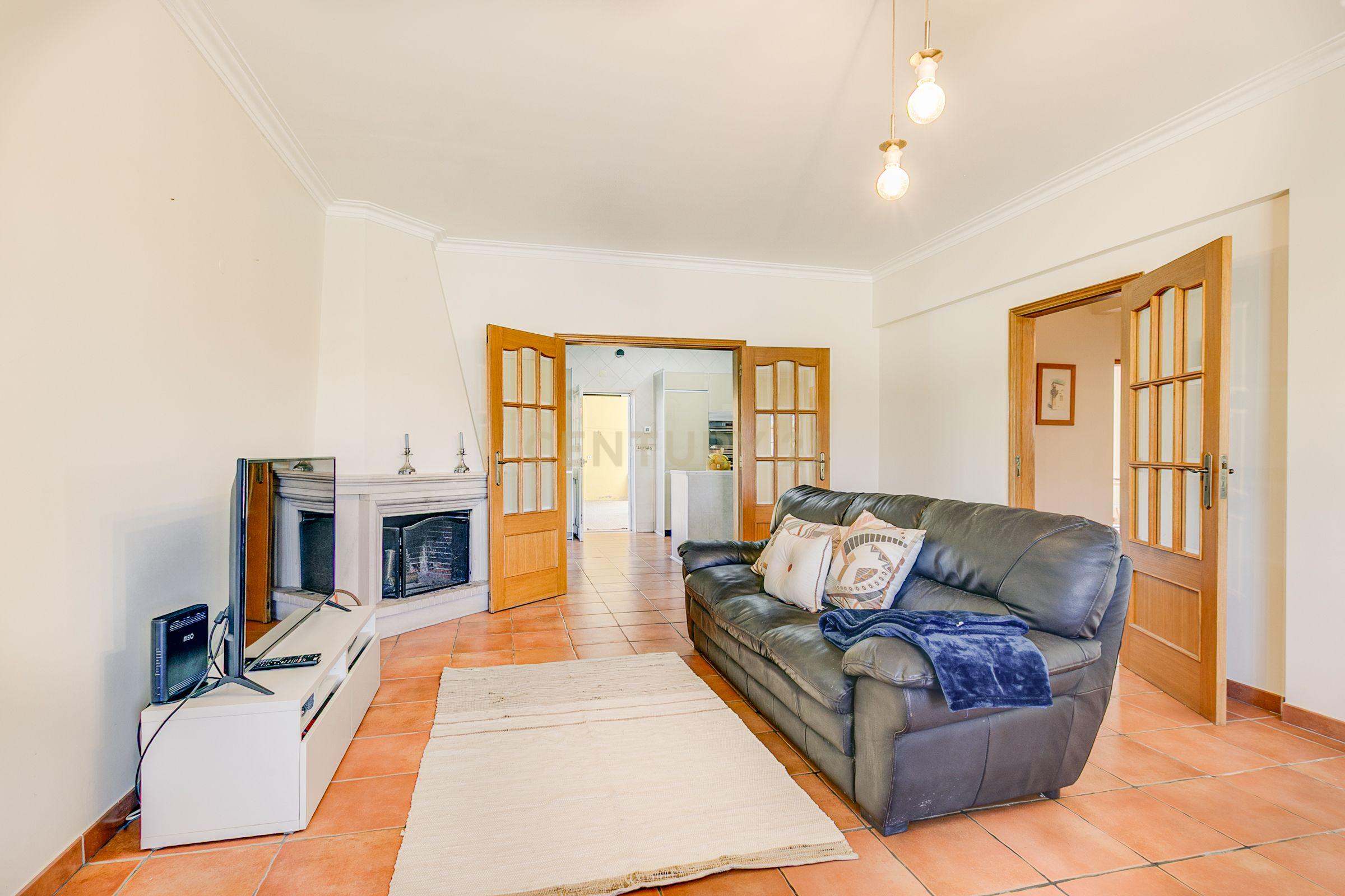 Moradia Rural T4 com Piscina e Jardim — Entre Setúbal e Lisboa - Image 10