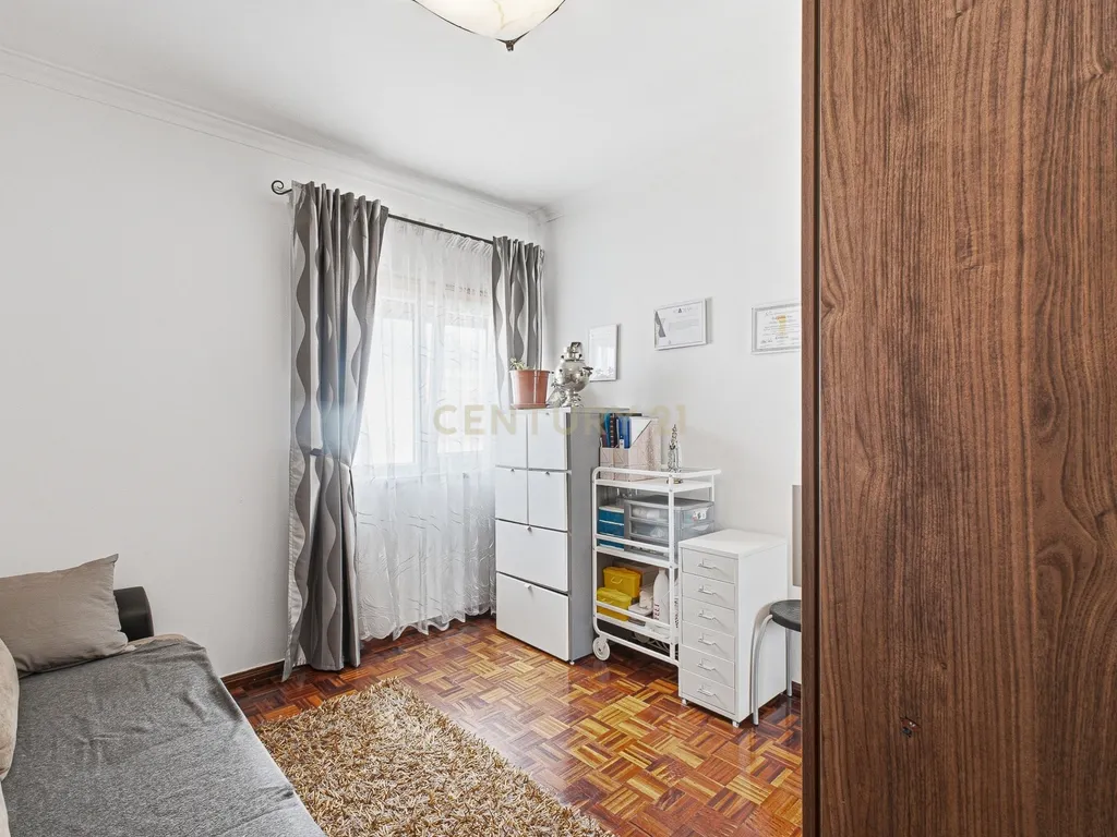 Apartamento T3 com Enorme Potencial de Remodelação na Moita - Image 10
