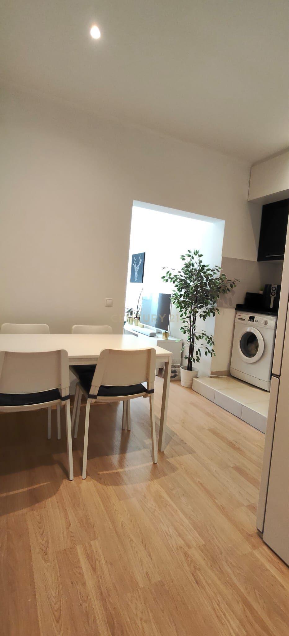 Fotografia 5 de Apartamento T2 com Vista Mar em Cruz Quebrada, Oeiras