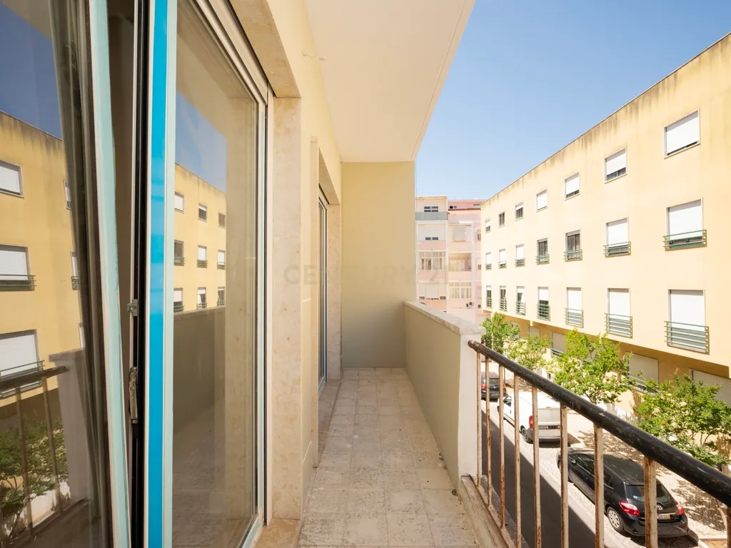 Apartamento T2 Totalmente Renovado em Queluz – Pronto a Habitar! - Image 5
