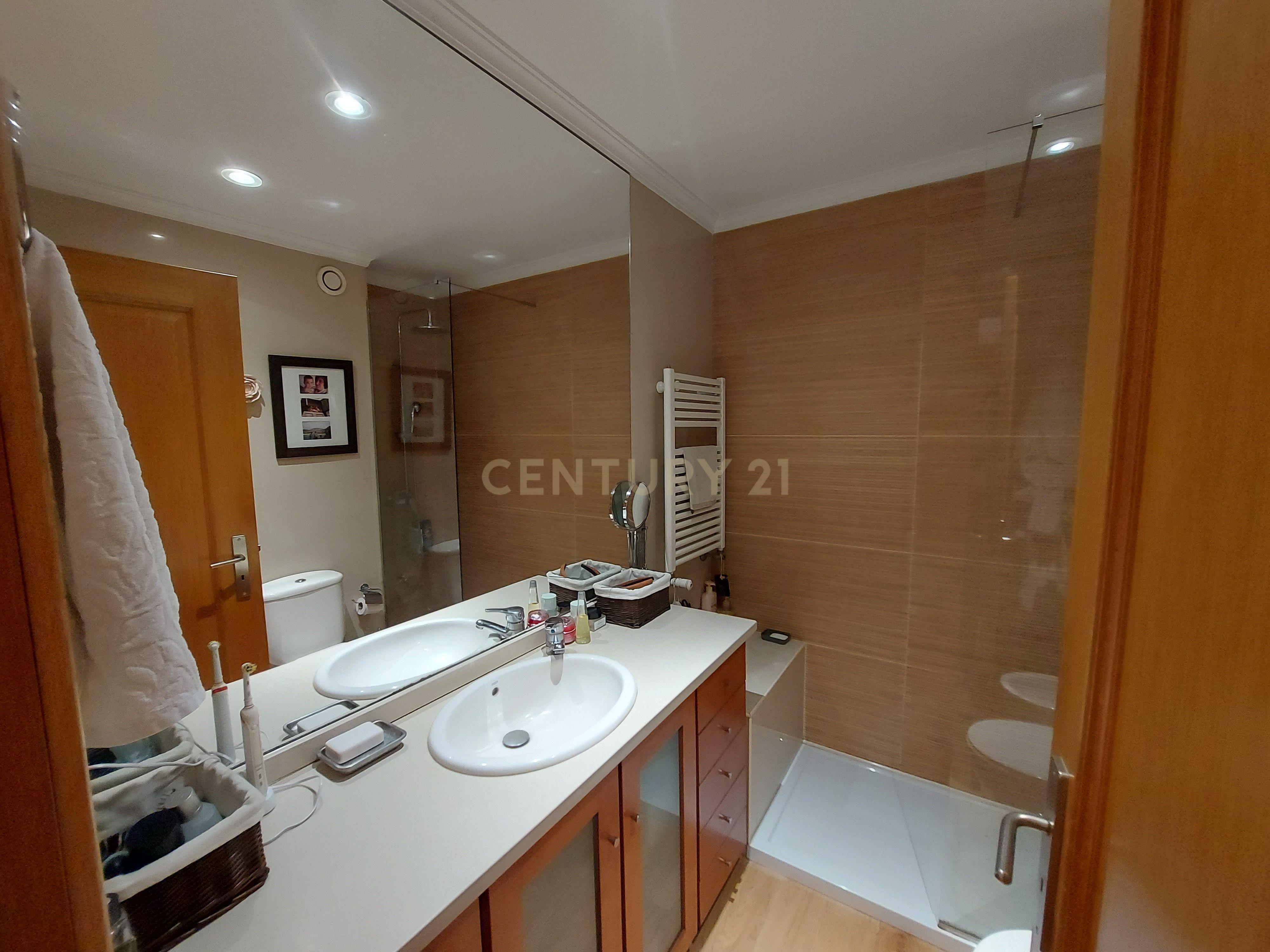 Excelente T4+1 em Vila Nova de Gaia - Image 21
