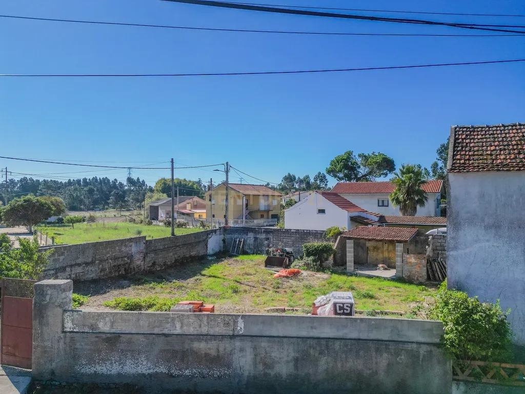 Moradia para renovar com 605 m2 de terreno em Santana, Figueira da Foz. - Image 5