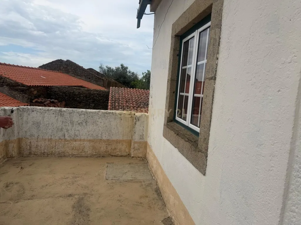 Excelente Oportunidade! Espaçosa Moradia T3 com Terraço em Mata, Castelo Branco - Image 29