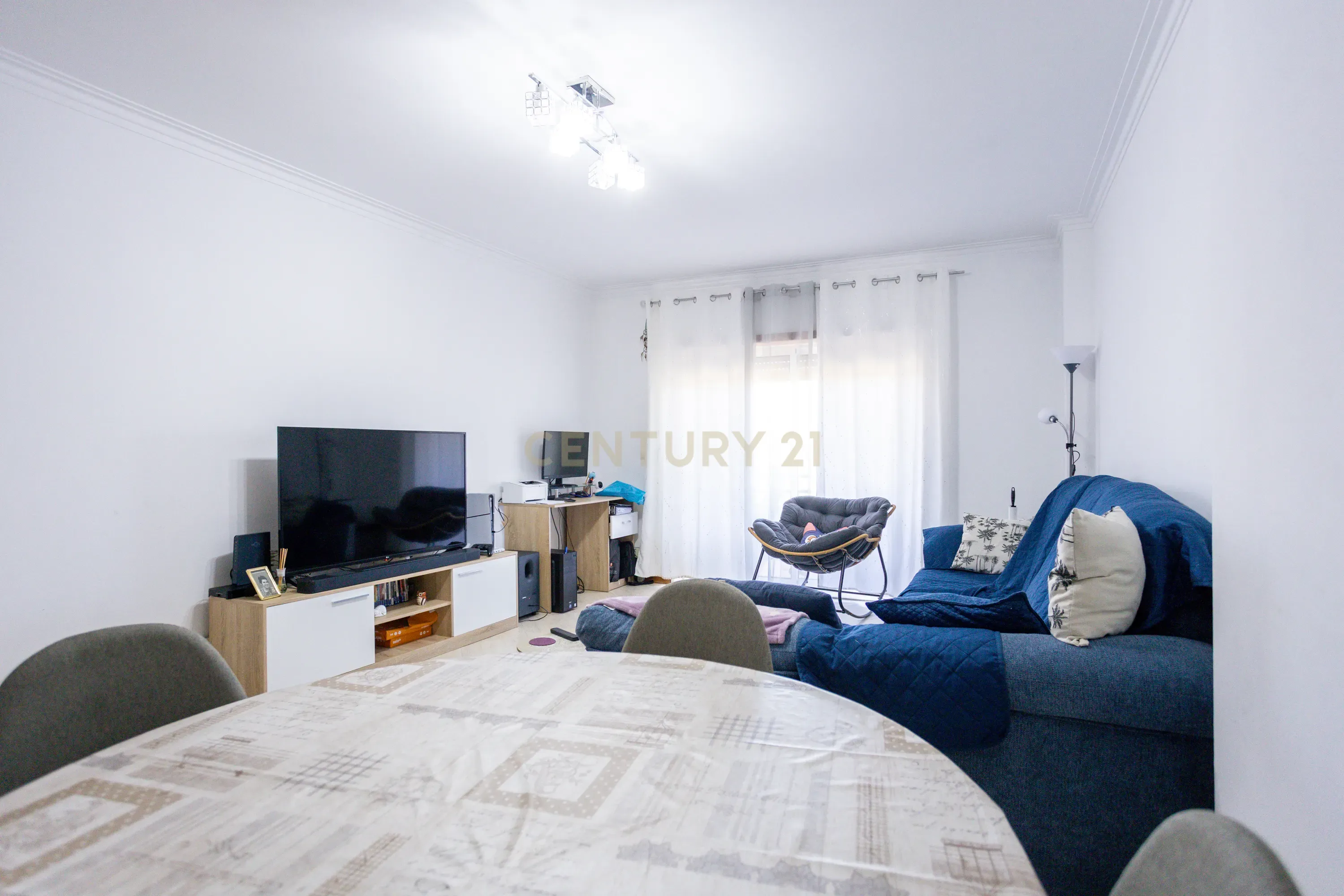 Fotografia 11 de T2 com 2 casas de banho e ampla varanda