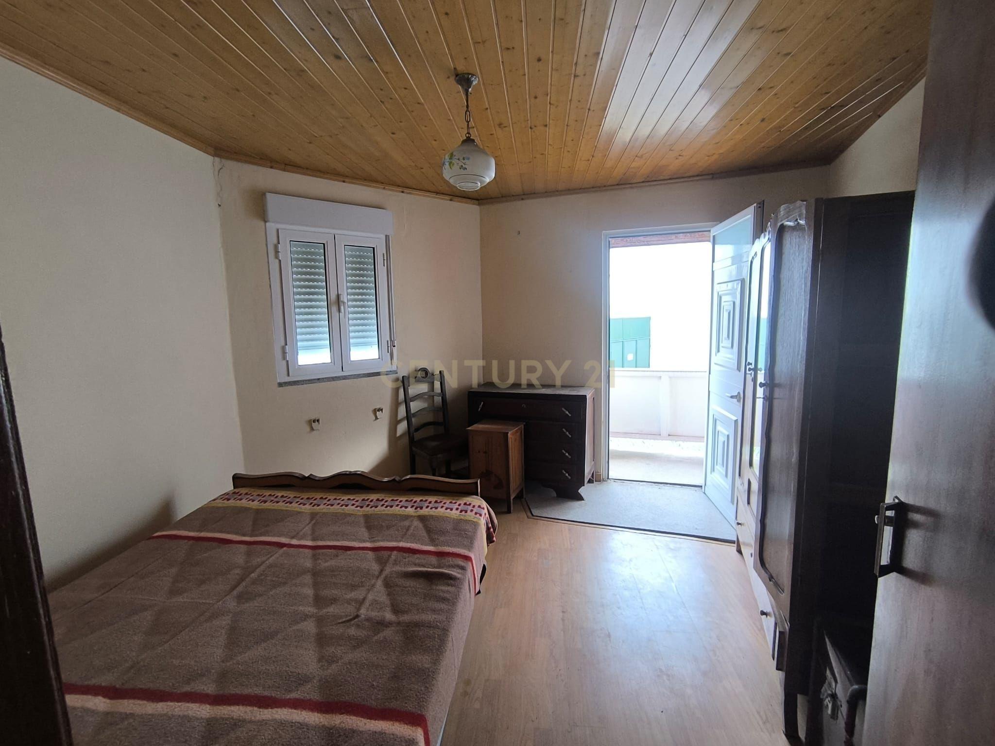 Fotografia 12 de Casa de dois pisos com terreno