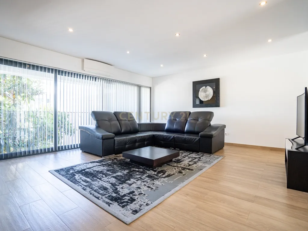 Moradia Contemporânea T4 em Santo António da Charneca - Barreiro - Image 31
