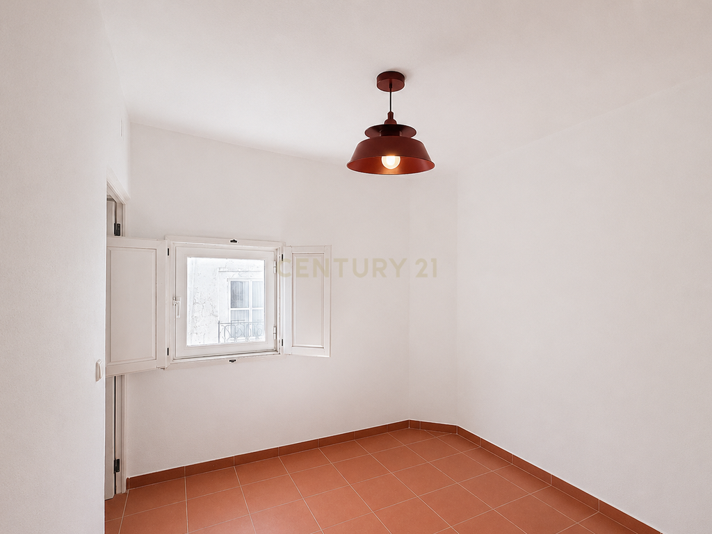 Moradia T3 Totalmente Reabilitada com Terraço Panorâmico de 360º sobre a Cidade de Estremoz. - Image 9