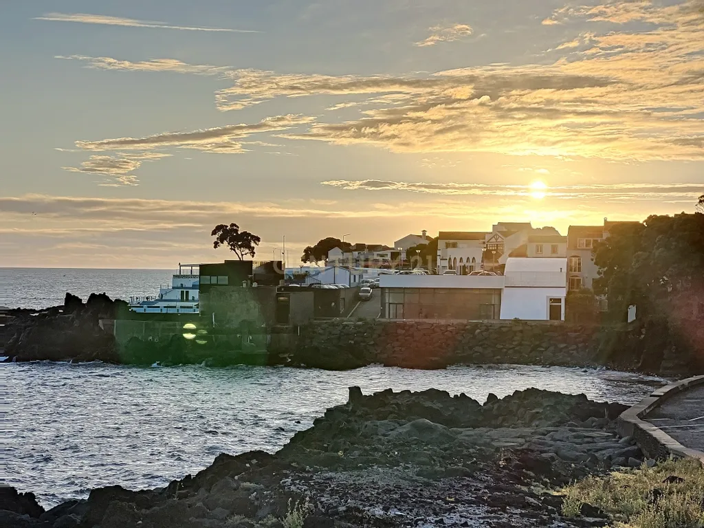 Duas Frações de Comércio/Serviços na Lagoa — Ideais para Clínica, Escritórios ou Investimento - Image 55