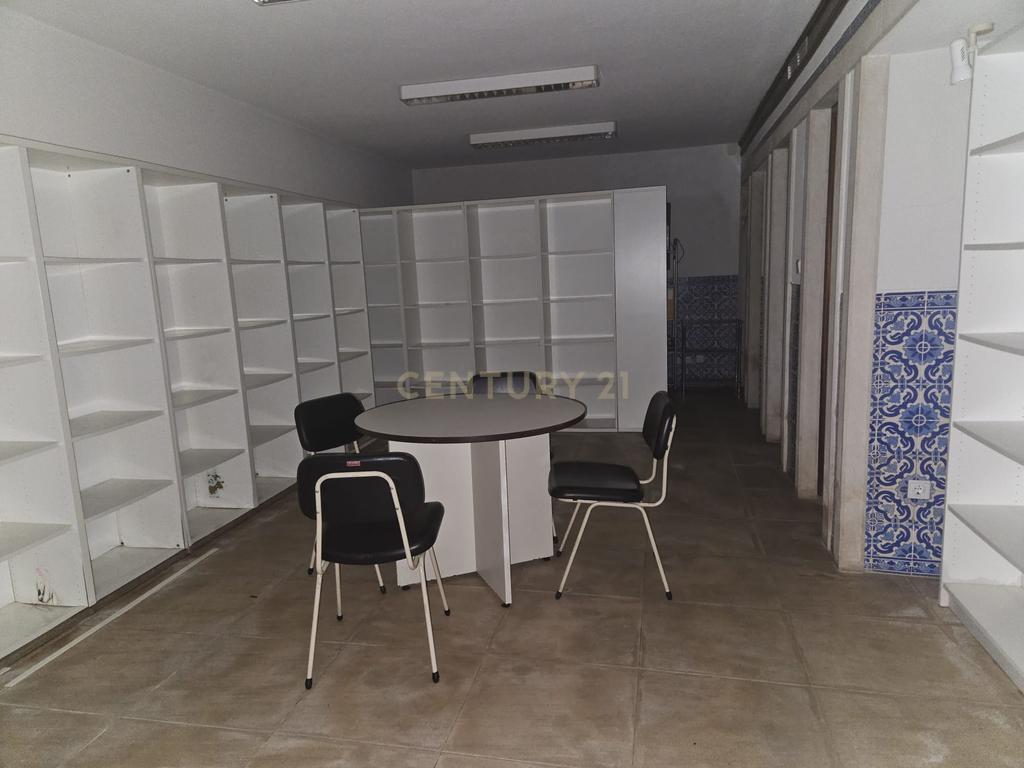 Loja para Arrendamento em Belém – 175 m2 (2 Pisos) - Image 9