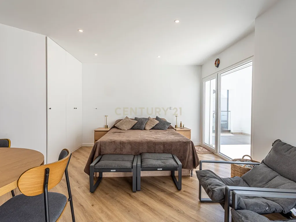 T0 Novo com Magnífico Terraço, Churrasqueira, Garagem e Arrecadação | Aires - Palmela - Image 3