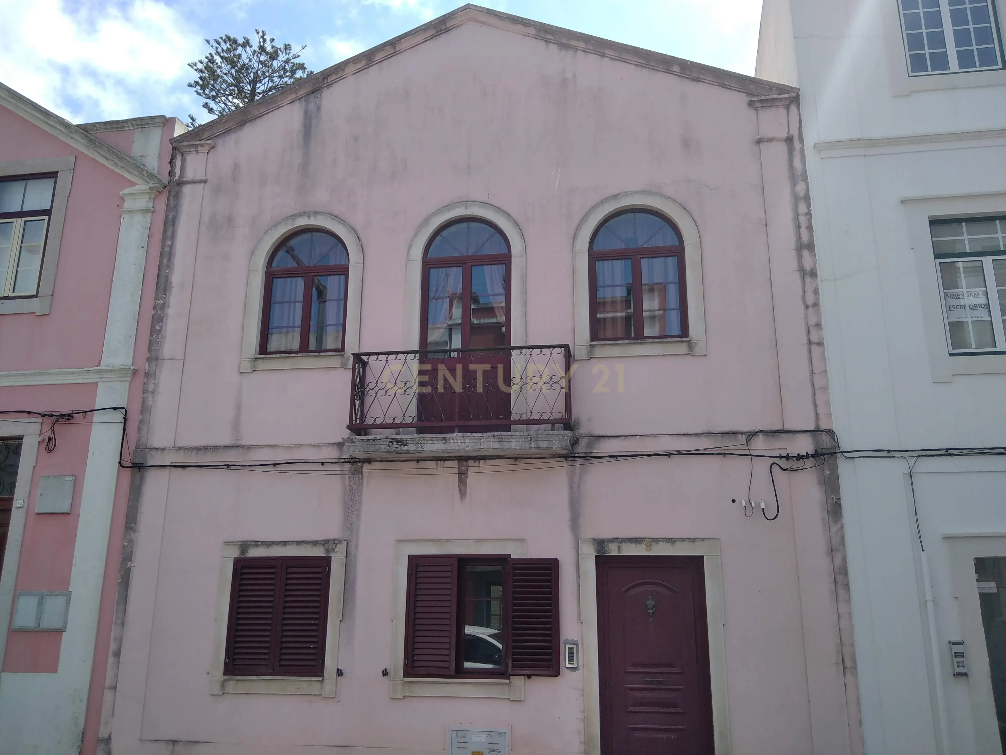 Moradia Geminada no Centro da Figueira da Foz - Image 1