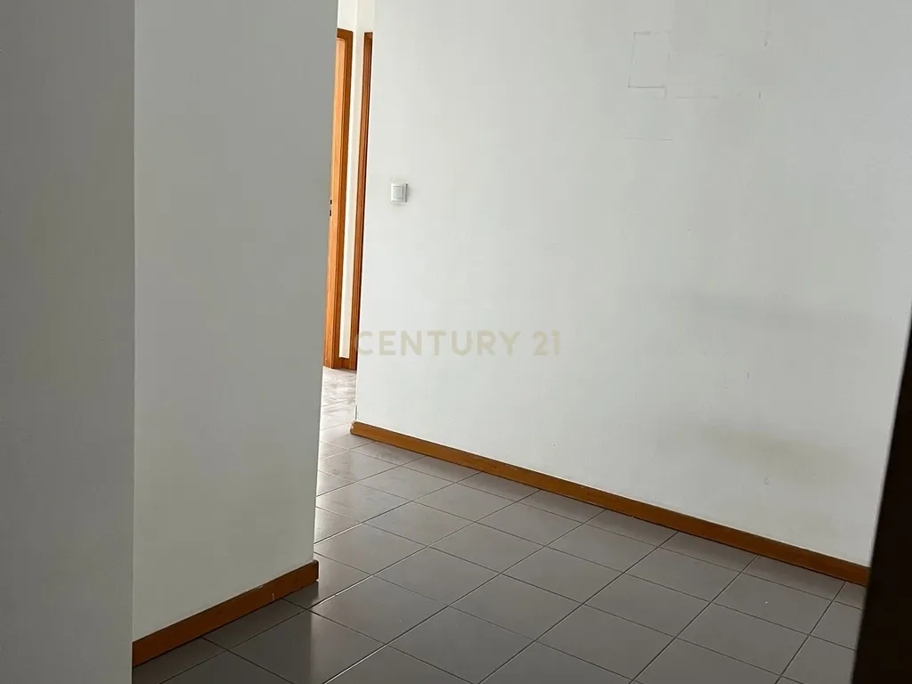 Apartamento T3 com elevador garagem dupla em São Vitor | ZTRE-01770 - Image 3