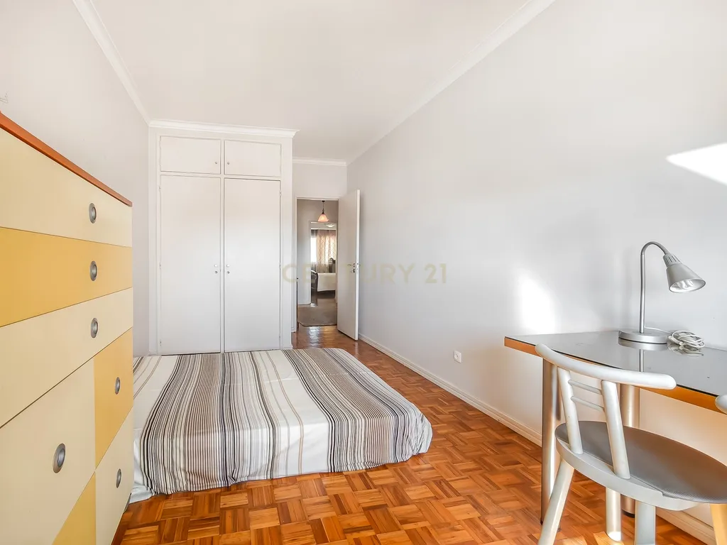 Apartamento T3 renovado no Prior Velho - Image 15