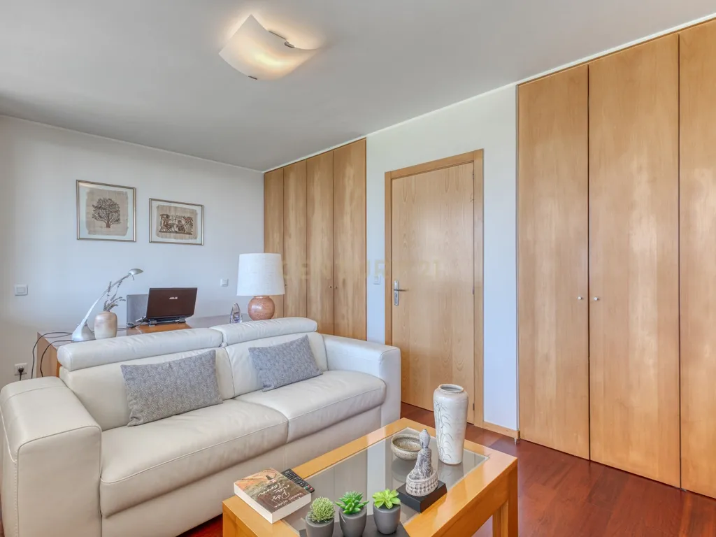 Apartamento T2+1 Duplex em condomínio fechado a 600m da praia - Image 16