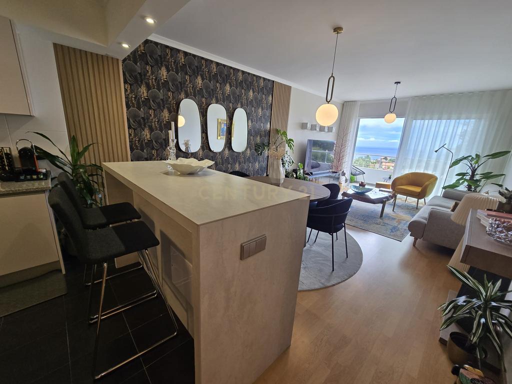 Apartamento T2 de elevada qualidade no centro do Caniço – sofisticação, vista mar e localização privilegiada - Image 3