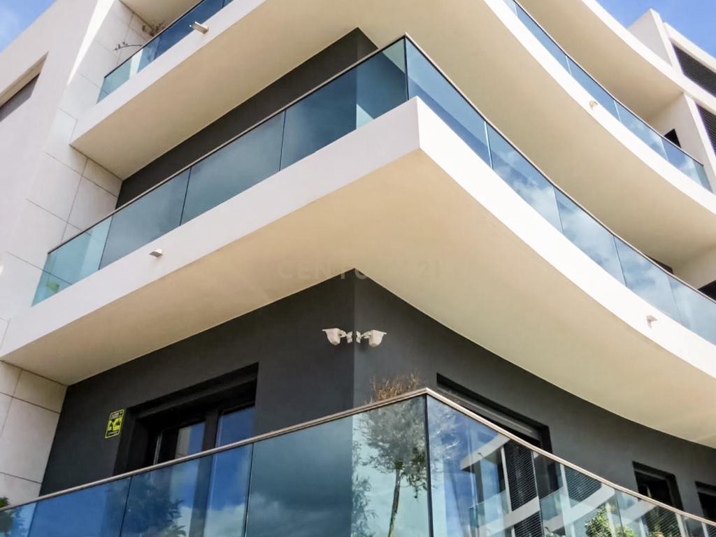 Apartamento de luxo com 5 assoalhadas, 2 garagens e parqueamento - Image 4