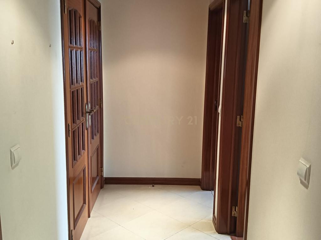 T3 com Suite/Garagem e Arrecadação - Vialonga - Image 60
