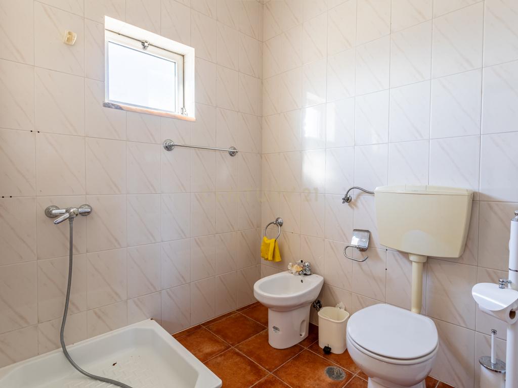 Quinta com 25.800M2 com moradia T6 em Casével, Santarém. - Image 31