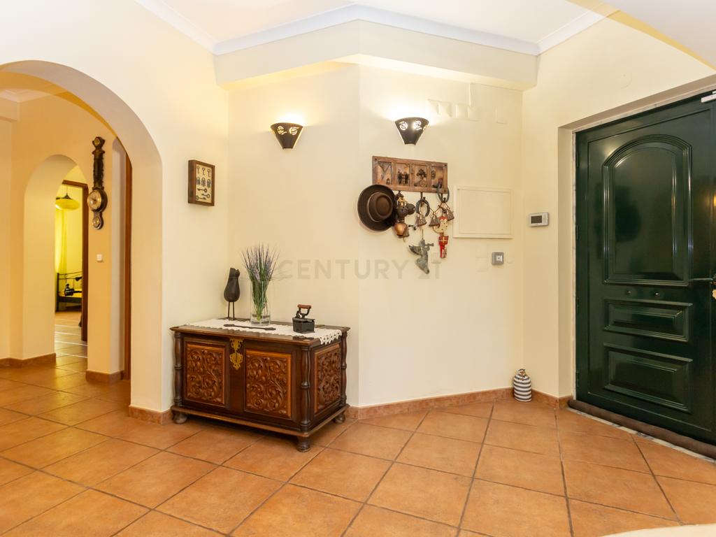 Moradia T4 Isolada em Fernão Ferro (Redondos). - Image 32