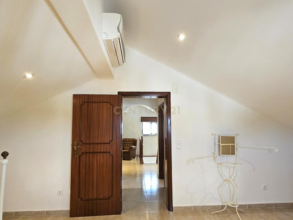 Vila T2+2 em Vendas Novas - Image 32