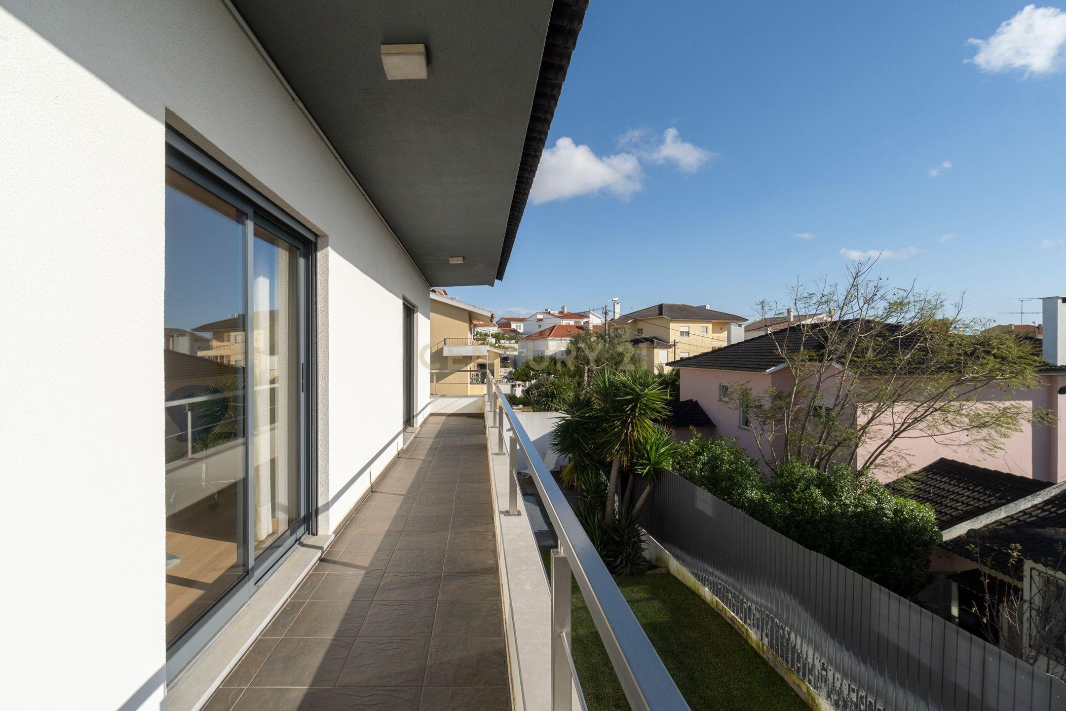 🏡 Luxo em Cada Detalhe: Moradia Exclusiva em Birre, Cascais - Image 39