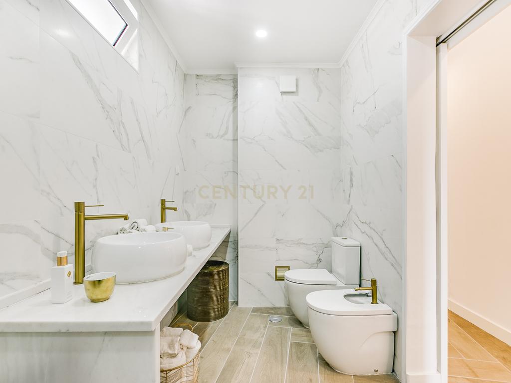 Apartamento T4 com 3 Suites, em zona Prime de Algés - Image 35