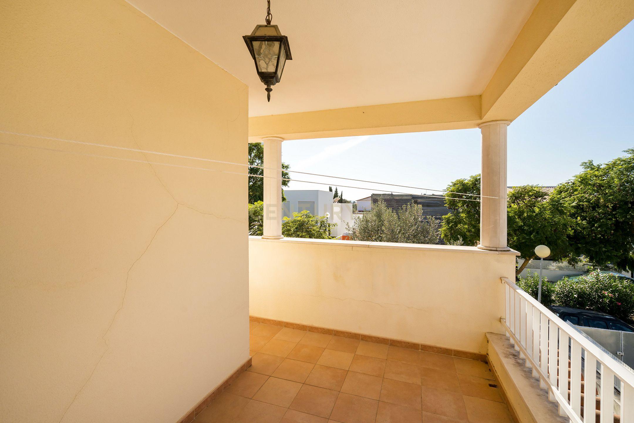 Fantástica Moradia T4 em Vila Nogueira de Azeitão - Image 26