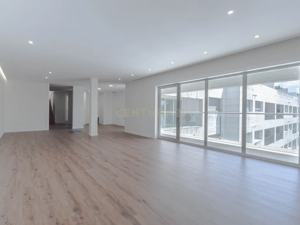 T4 Duplex com vista mar em Espinho - Image 26