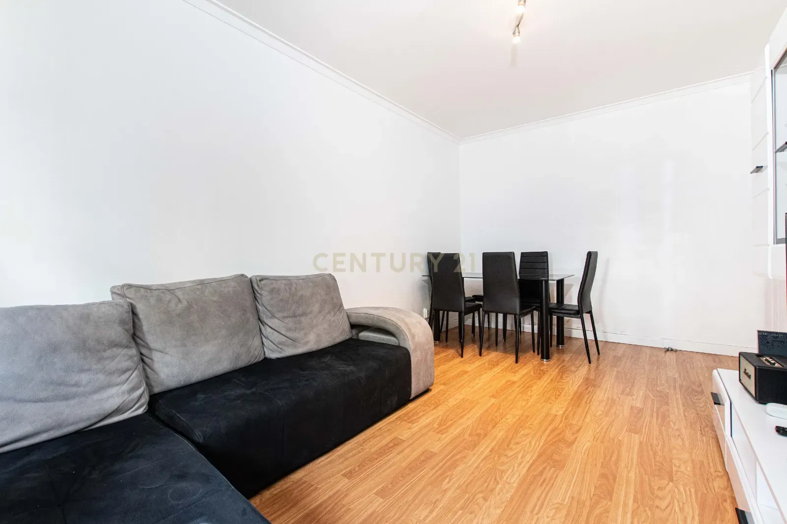 Apartamento T2/cave em Sintra: Conforto e Acessibilidade  - Image 6