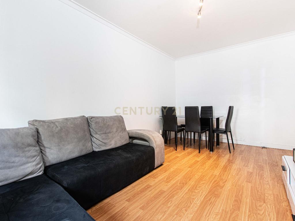 Apartamento T2/cave em Sintra: Conforto e Acessibilidade  - Image 6