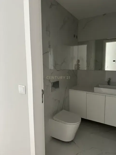 T3 Novo com Garagem para Arrendamento no Centro do Porto - Image 21