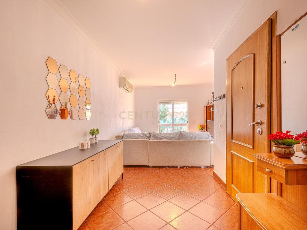 Moradia T2 com Garagem e Logradouro - Ferreiras, Albufeira - Image 5