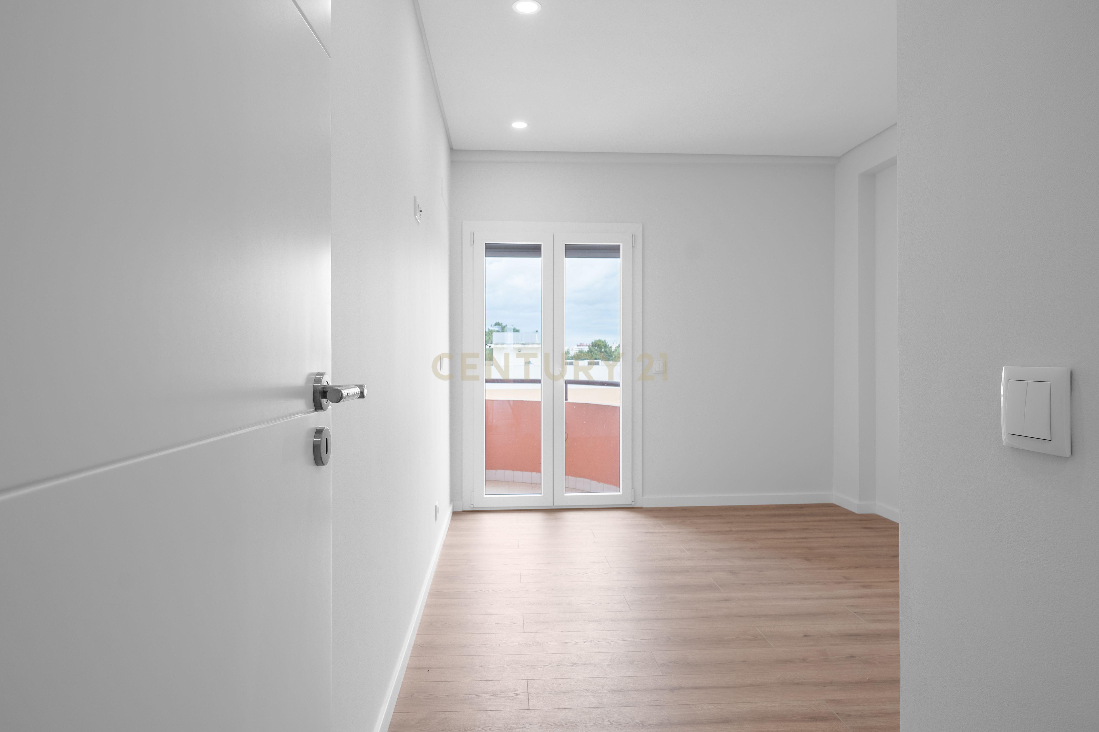 Fotografia 9 de Apartamento T3 localizado na estratégica zona dos 4 Caminhos, Setúbal