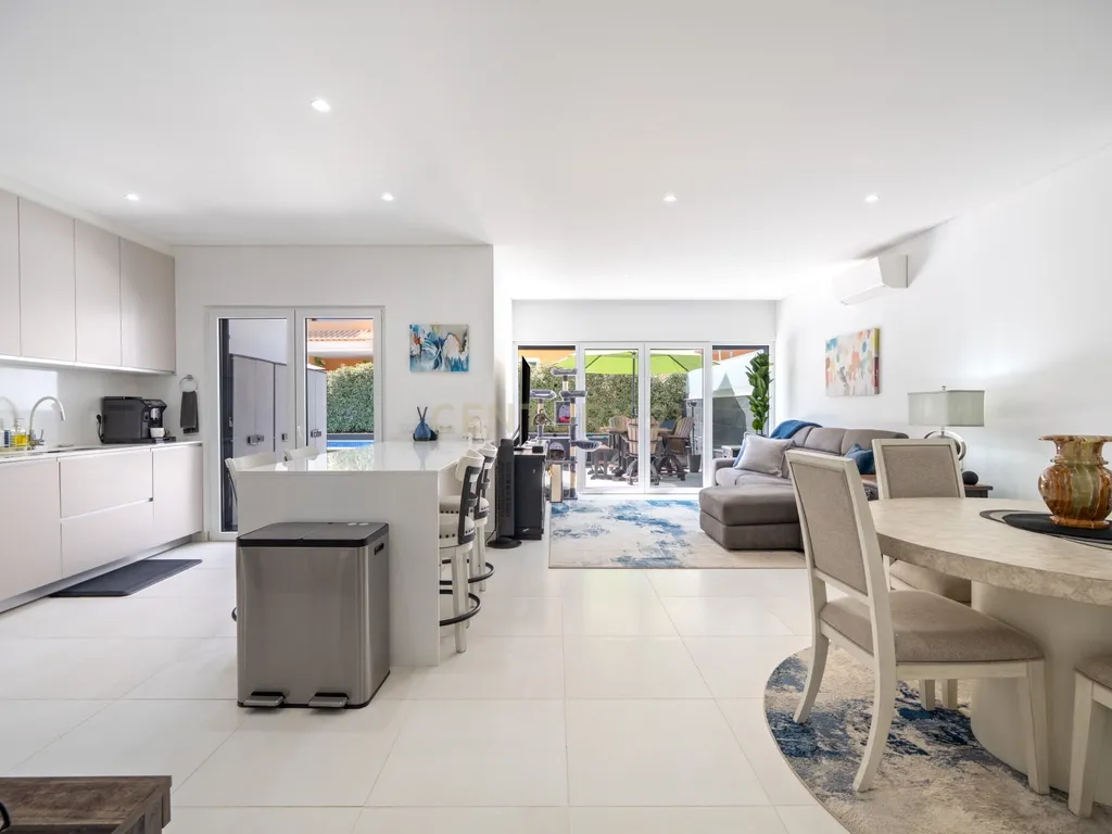 Moradia T3 + 1 Moderna com Piscina e Acabamentos de Luxo – Algoz - Image 11